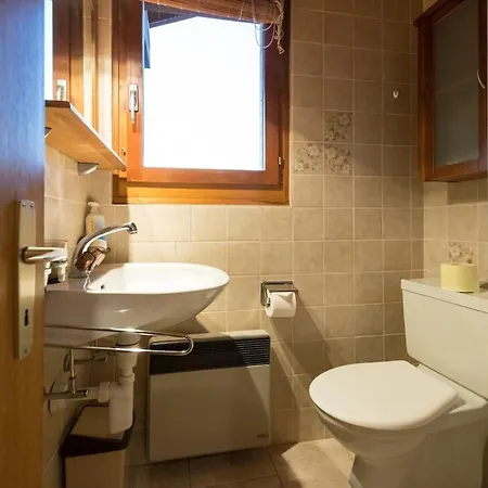 Apartamento Sunny And Spacious In Faigaux In Situated In Quiet Area With Magnificent Mountain Views