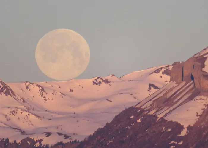 Sunny And Spacious In Faigaux In Situated In Quiet Area With Magnificent Mountain Views * Veysonnaz