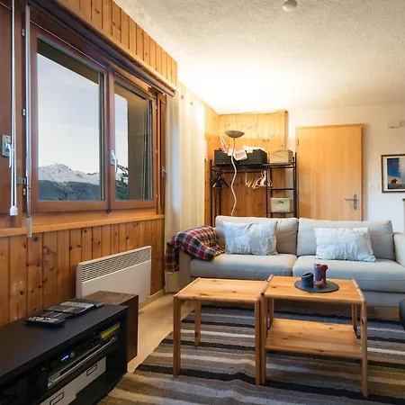 Sunny And Spacious In Faigaux In Situated In Quiet Area With Magnificent Mountain Views شقة *