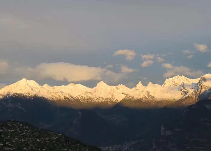 아파트 Sunny And Spacious In Faigaux In Situated In Quiet Area With Magnificent Mountain Views